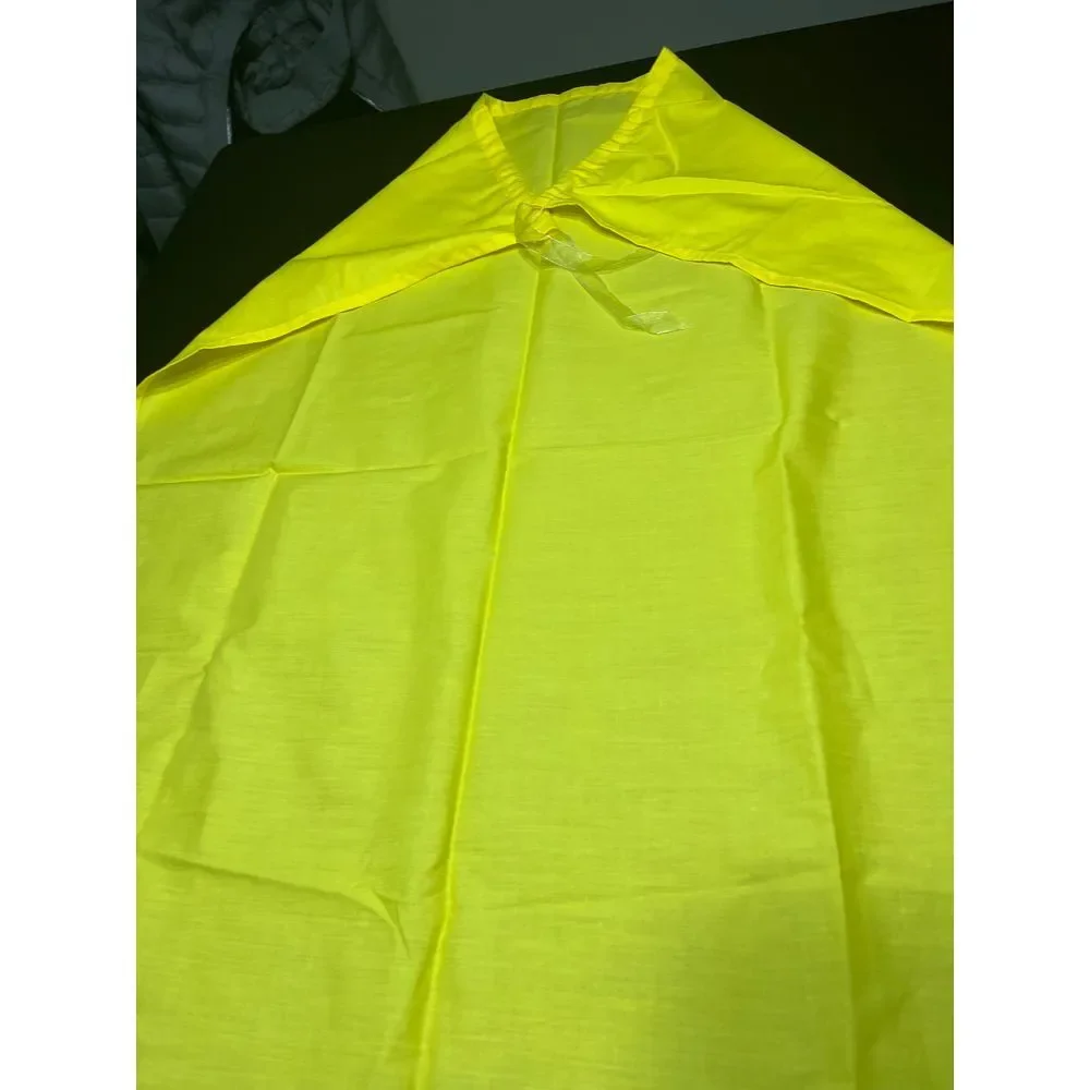 Kids yellow cape for Halloween‎